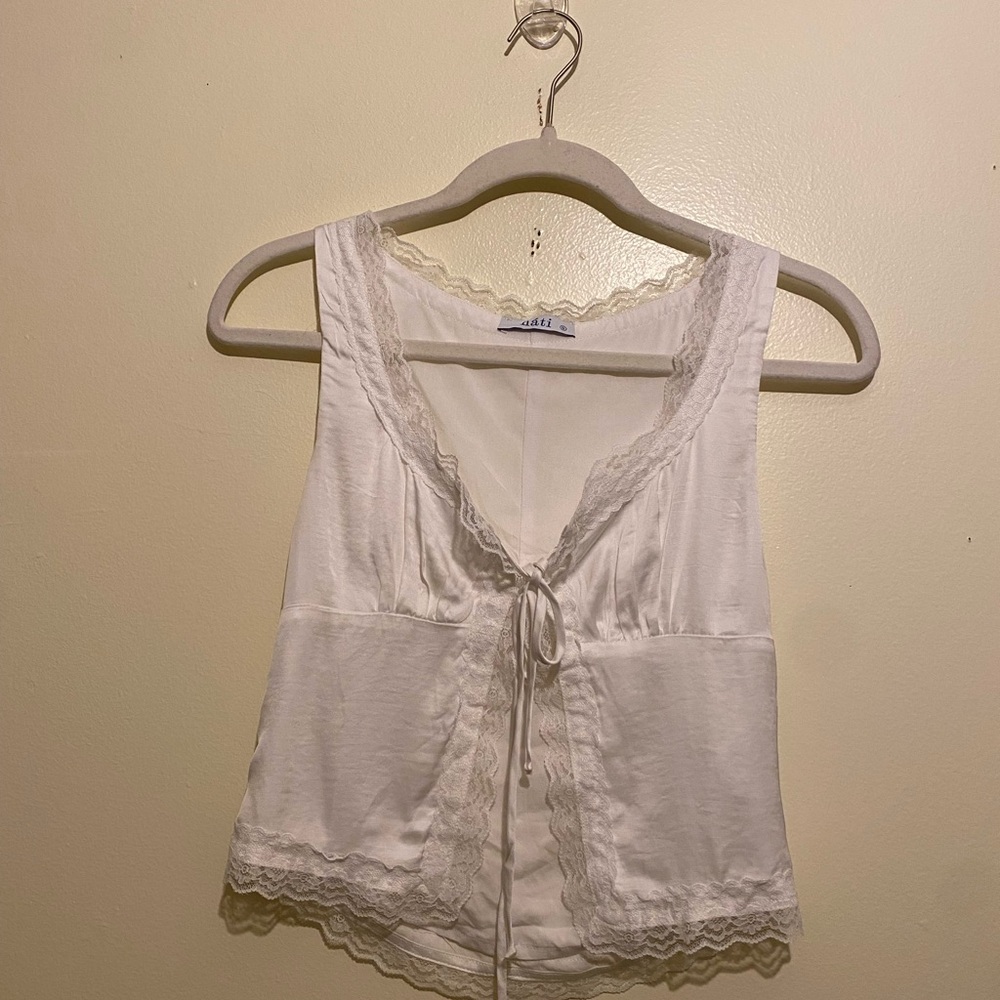 NATIWhite Lace Trimmed Sleeveless Top. Size S